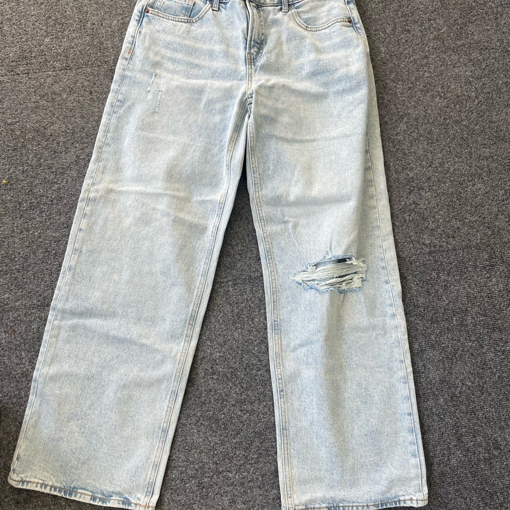 Old navy mid rise wide leg distressed light wash jeans size 12